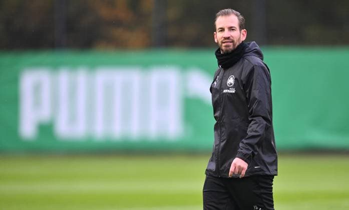 13 11 2024 Soccer 2 Bundesliga Season 2024 2025 SpVgg Greuther Fürth Fuerth Kleeblatt Training xwoxzix Jan Siewert Coach SpVgg Greuther Fürth