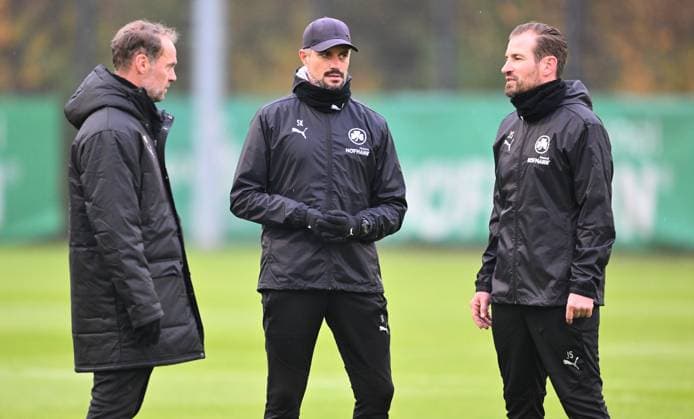 13 11 2024 Soccer 2 Bundesliga Season 2024 2025 SpVgg Greuther Fürth Fuerth Kleeblatt Training xwoxzix Marco Konrad Co Coach SpVgg Greuther Fürth Stefan Kleineheismann Co Coach SpVgg Greuther Fürth Jan Siewert Coach SpVgg Greuther Fürth