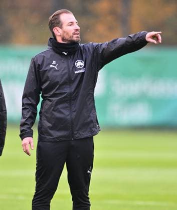 13 11 2024 Soccer 2 Bundesliga Season 2024 2025 SpVgg Greuther Fürth Fuerth Kleeblatt Training xwoxzix Jan Siewert coach SpVgg Greuther Fürth shows hints