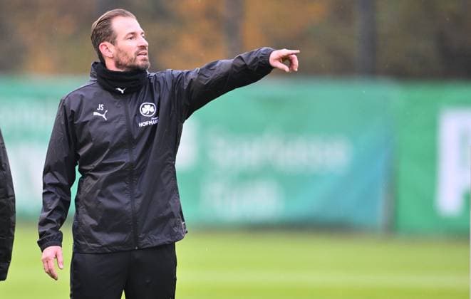 13 11 2024 Soccer 2 Bundesliga Season 2024 2025 SpVgg Greuther Fürth Fuerth Kleeblatt Training xwoxzix Jan Siewert coach SpVgg Greuther Fürth shows hints