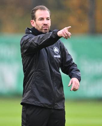 13 11 2024 Soccer 2 Bundesliga Season 2024 2025 SpVgg Greuther Fürth Fuerth Kleeblatt Training xwoxzix Jan Siewert Coach SpVgg Greuther Fürth shows hints