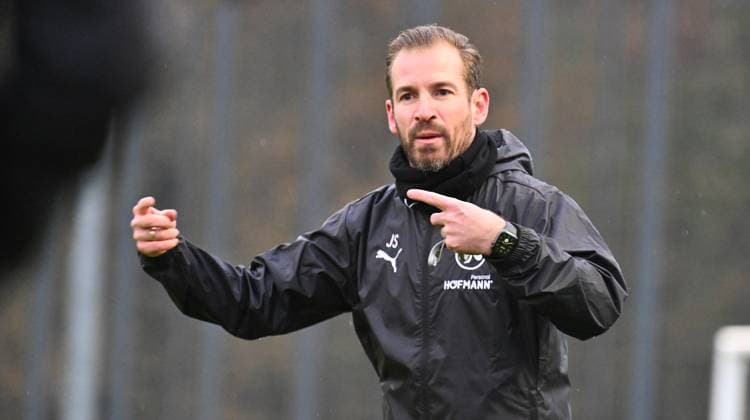 13 11 2024 Soccer 2 Bundesliga Season 2024 2025 SpVgg Greuther Fürth Fuerth Kleeblatt Training xwoxzix Jan Siewert Coach SpVgg Greuther Fürth