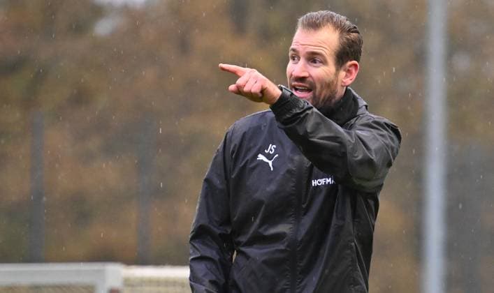 13 11 2024 Soccer 2 Bundesliga Season 2024 2025 SpVgg Greuther Fürth Fuerth Kleeblatt Training xwoxzix Jan Siewert Coach SpVgg Greuther Fürth shows hints