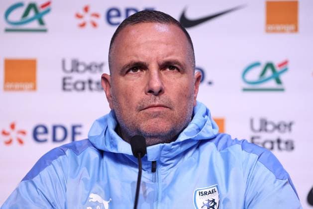 Football, Isreal national team, national coach Ran Ben Shimon mobbed and shoved in Athens
