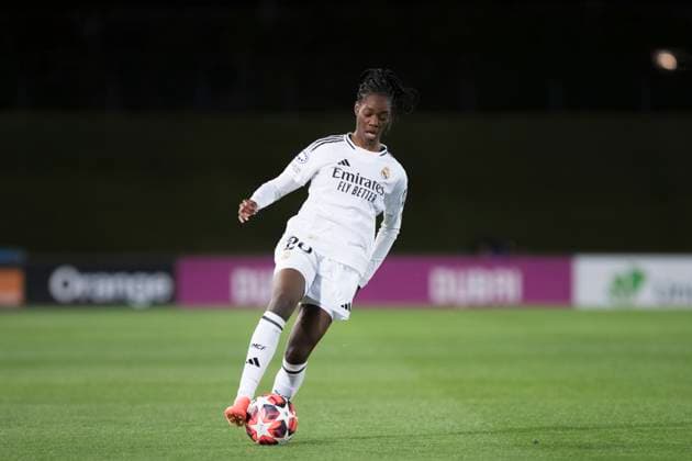 UEFA Women s Champions League - Real Madrid vs FC Twente MADRID, SPAIN -November 13: Naomie Feller of Real Madrid women controls the ball during the UEFA Women s Champions League match between Real Madrid and FC Twente at Alfredo Di Stefano stadium in Madrid. (Photo by Guillermo Martinez) Madrid Alfredo Di Stefano Stadium Spain Copyright: xGuillermoxMartinezx