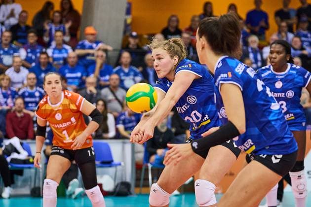 Acceptance of Jolien Knollema MTV Stuttgart, 10 GER, MTV Stuttgart Savino Del Bene SCANDICCI, Volleyball Women, Champions League, Pool E, 4th Round, CLW 61, 13 11 24 GER, MTV Stuttgart Savino Del Bene SCANDICCI, Volleyball Women, Champions League, Pool E, 4th Round, CLW 61, 13 11 24 Stuttgart Copyright: xGeraldxOelze-dexStoppany,xEibner-Pressefoto GeraldxOelze-dexStoppanyx EP-ODS