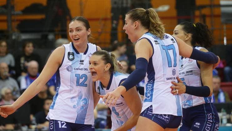 Stuttgart , Volleyball CEV Champions League , Allianz MTV Stuttgart vs Savino Del Bene Scandicci , from left Kara Bajema Britt Herbot Ekaterina Antropova Scandicci