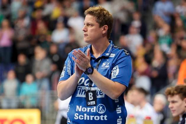 Germany, Hannover, 13 11 2024, ZAG Arena, TSV Hannover Burgdorf vs SG Flensburg Handewitt DHB Pokal Round of 16, Coach Nicolej Krickau SG Flensburg Handewitt cheers Hannover ZAG Arena Germany eu-images-700