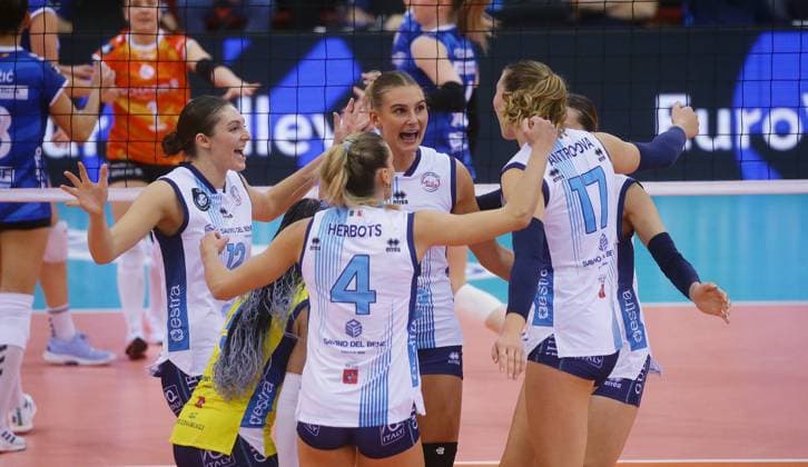 Stuttgart , Volleyball CEV Champions League , Allianz MTV Stuttgart vs Savino Del Bene Scandicci , Cheers Scandicci , center Indy Baijens