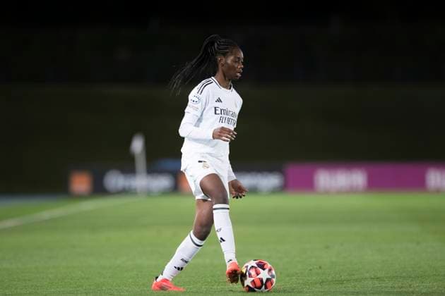 UEFA Women s Champions League - Real Madrid vs FC Twente MADRID, SPAIN -November 13: Naomie Feller of Real Madrid women controls the ball during the UEFA Women s Champions League match between Real Madrid and FC Twente at Alfredo Di Stefano stadium in Madrid. (Photo by Guillermo Martinez) Madrid Alfredo Di Stefano Stadium Spain Copyright: xGuillermoxMartinezx