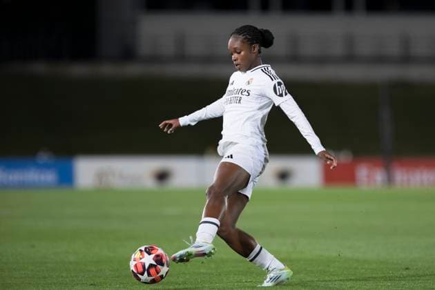 UEFA Women s Champions League - Real Madrid vs FC Twente MADRID, SPAIN -November 13: Linda Caicedo of Real Madrid women controls the ball during the UEFA Women s Champions League match between Real Madrid and FC Twente at Alfredo Di Stefano stadium in Madrid. (Photo by Guillermo Martinez) Madrid Alfredo Di Stefano Stadium Spain Copyright: xGuillermoxMartinezx