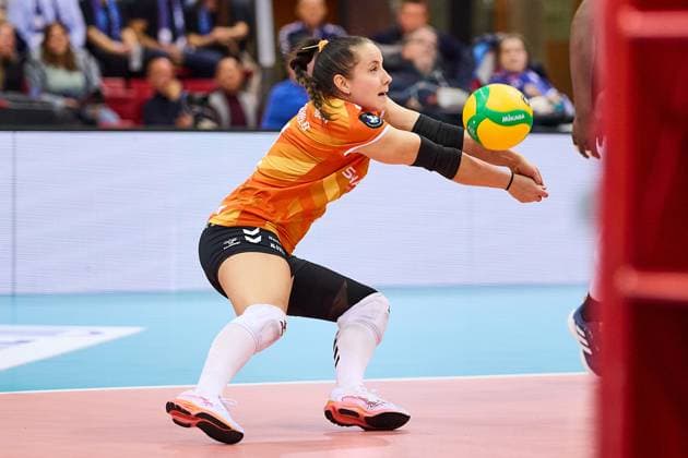 Acceptance of libero Roosa Koskelo MTV Stuttgart, 01 GER, MTV Stuttgart Savino Del Bene SCANDICCI, Volleyball Women, Champions League, Pool E, 4th Round, CLW 61, 13 11 24 GER, MTV Stuttgart Savino Del Bene SCANDICCI, Volleyball Women, Champions League, Pool E, 4th Round, CLW 61, 13 11 24 Stuttgart Copyright: xGeraldxOelze-dexStoppany,xEibner-Pressefoto GeraldxOelze-dexStoppanyx EP-ODS