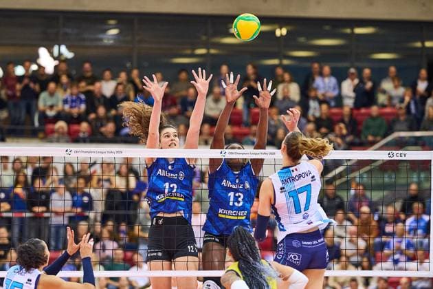 Ekatarina Antropov Savino Del Bene SCANDICCI, 17 lobs against the double block of Krystal Rivers MTV Stuttgart, 13 and Lucia Varela Gomez MTV Stuttgart, 12 GER, MTV Stuttgart Savino Del Bene SCANDICCI, Volleyball Women, Champions League, Pool E, 4th Round, CLW 61, 13 11 24 GER, MTV Stuttgart Savino Del Bene SCANDICCI, Volleyball Women, Champions League, Pool E, 4th Round, CLW 61, 13 11 24 Stuttgart Copyright: xGeraldxOelze-dexStoppany,xEibner-Pressefoto GeraldxOelze-dexStoppanyx EP-ODS