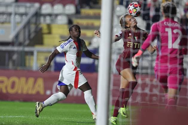 UEFA Women s Champions League 2024-2025 : As Roma Women™s vs Olympique Lyonnais women™s at TRE FONTANE STADIUM Rome, Italy 13.11.2024: Tabitha Chawinga of Lyonnais , Hawa Cissoko of Roma during the UEFA Women s Champions League 2024-2025 football match between As Roma Women™s vs Olympique Lyonnais women™s at Tre Fontane stadium in Rome. Rome TRE FONTANE STADIUM italy italy Copyright: xmarcoxiacobucci