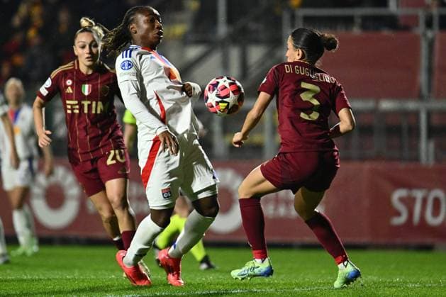 Melchie Dumornay of Olympique Lyonnais and Lucia Di Guglielmo of A.S. Roma Femminile in action during Group A - Day 3 - UEFA Women s Champions League 2023 24 between A.S. Roma and Olympique Lyonnais at the Tre Fontane Stadium on November 13, 2024 in Rome, Italy.  Copyright: xDomenicoxCippitelli IPAxSportx x xx IPA_51528142 IPA_Agency_IPA51528142
