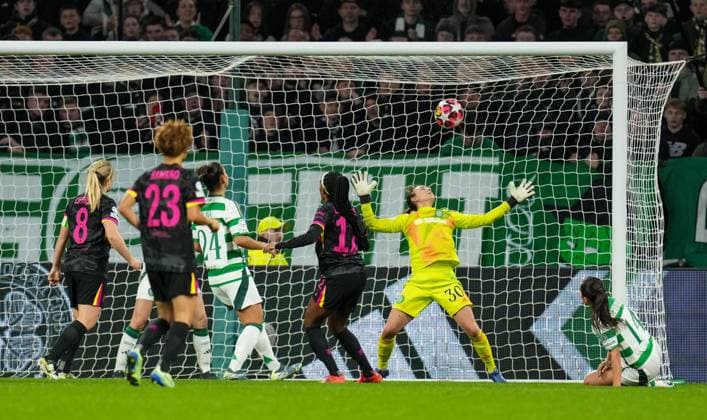 Sport Bilder des Tages Ashley Lawrence of Chelsea scores to give Chelsea a 1-2 lead. Celtic Women v Chelsea Women, UEFA Women s Champions League, Group B, Football, New Celtic Park, Glasgow, Scotland, UK - 13 Nov 2024 EDITORIAL USE ONLY No use with unauthorised audio, video, data, fixture lists, club league logos or live services. Online in-match use limited to 120 images, no video emulation. No use in betting, games or single club league player publications. Copyright: xStuartxWallace Shutterstockx 14902036u