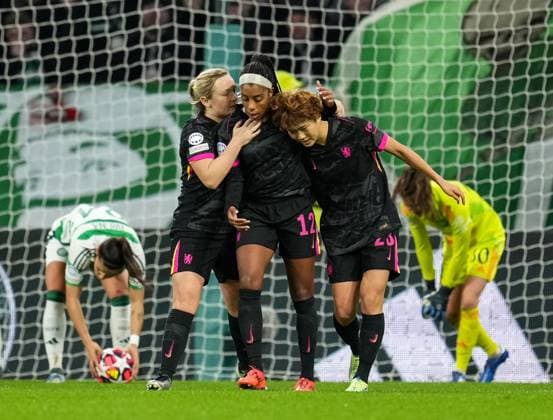 Ashley Lawrence of Chelsea celebrates with Chelsea captain Erin Cuthbert & fellow goalscorer Maika Hamano of Chelsea after scoring to give Chelsea a 1-2 lead. Celtic Women v Chelsea Women, UEFA Women s Champions League, Group B, Football, New Celtic Park, Glasgow, Scotland, UK - 13 Nov 2024 EDITORIAL USE ONLY No use with unauthorised audio, video, data, fixture lists, club league logos or live services. Online in-match use limited to 120 images, no video emulation. No use in betting, games or single club league player publications. Copyright: xStuartxWallace Shutterstockx 14902036ae