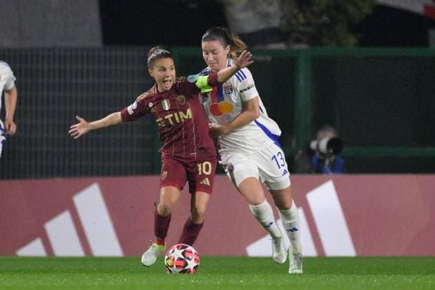 AS Roma s Manuela Giugliano and Olympique Lyonnais Damaris Egurrola during the UEFA WomenÃ¢ÂÄÂ™s Champions League 2024 25 group stage group A match between AS Roma Women vs Olympique Lyonnais at the Tre Fontane stadium Rome on 13 November 2024.  Copyright: xFabrizioxCorradetti IPAxSportx x xx IPA_51529443 IPA_Agency_IPA51529443