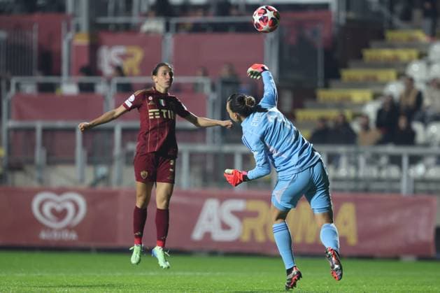 Rome, Italy 13.11.2024: Christiane Endler of Lyonnais during the UEFA Women s Champions League 2024-2025 football match between As Roma WomenÃ¢ÂÄÂ™s vs Olympique Lyonnais womenÃ¢ÂÄÂ™s at Tre Fontane stadium in Rome.  Copyright: xMarcoxIacobucci IPAxSportx xipa-x xx IPA_51529582 IPA_Agency_IPA51529582