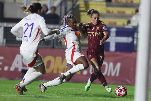 UEFA Women s Champions League 2024-2025 : As Roma Women™s vs Olympique Lyonnais women™s at TRE FONTANE STADIUM Rome, Italy 13.11.2024: Kadidiatou Diani of Lyonnais , Marta Pandini of Roma during the UEFA Women s Champions League 2024-2025 football match between As Roma Women™s vs Olympique Lyonnais women™s at Tre Fontane stadium in Rome. Rome TRE FONTANE STADIUM italy italy Copyright: xmarcoxiacobucci