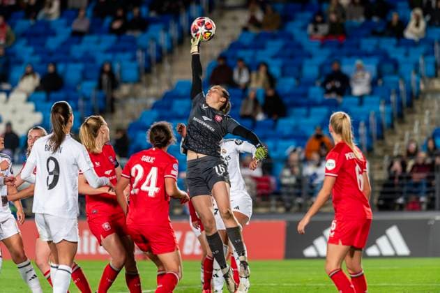 Sport Bilder des Tages November 13, 2024, Valdebebas, Madrid, Spain: 16 OLIVIA CLARK.The WomenÃ‚Â s Champions League, football match played between REAL MADRID FEMENINO and FOOTBALL CLUB TWENTE at Stadium Alfredo Di Stefano on November 13, 2024, in Madrid, Spain. Valdebebas Spain - ZUMAc312 20241113_zsp_c312_002 Copyright: xOscarxManuelxSanchezx