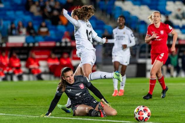 November 13, 2024, Valdebebas, Madrid, Spain: 10 CAROLINE WEIR, 16 OLIVIA CLARK.The WomenÃ‚Â s Champions League, football match played between REAL MADRID FEMENINO and FOOTBALL CLUB TWENTE at Stadium Alfredo Di Stefano on November 13, 2024, in Madrid, Spain. Valdebebas Spain - ZUMAc312 20241113_zsp_c312_059 Copyright: xOscarxManuelxSanchezx