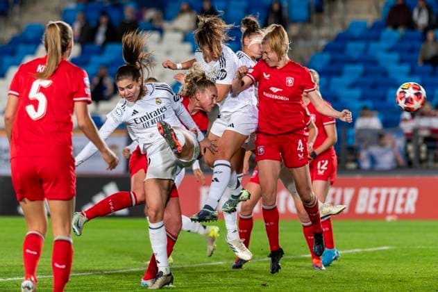 November 13, 2024, Valdebebas, Madrid, Spain: MARoÂA Mo°NDEZ s header for her second goal of the match..The WomenÃ‚Â s Champions League, football match played between REAL MADRID FEMENINO and FOOTBALL CLUB TWENTE at Stadium Alfredo Di Stefano on November 13, 2024, in Madrid, Spain. Valdebebas Spain - ZUMAc312 20241113_zsp_c312_084 Copyright: xOscarxManuelxSanchezx