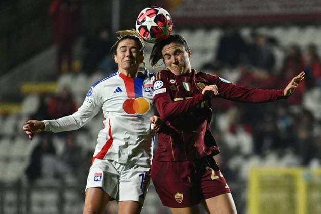 CALCIO - Champions League Women - Roma Women vs Lyon Danielle van de Donk of Olympique Lyonnais and Marta Pandini of A.S. Roma Femminile in action during Group A - Day 3 - UEFA Women s Champions League 2023 24 between A.S. Roma and Olympique Lyonnais at the Tre Fontane Stadium on November 13, 2024 in Rome, Italy. Rome Italy  Copyright: xIPAxSport ABACAx