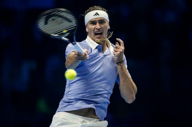 Nitto ATP, Tennis Herren Finals - Day Four Alexander Zverev of Germany plays a forehand during his round robin singles match against Casper Ruud of Norway during day four of the Nitto ATP Finals. Alexander Zverev won the match 7-6(3), 6-3. Turin Italy Copyright: xNicolòxCampox