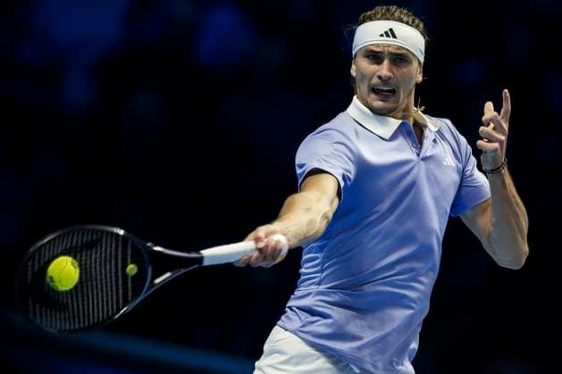 Nitto ATP, Tennis Herren Finals - Day Four Alexander Zverev of Germany plays a forehand during his round robin singles match against Casper Ruud of Norway during day four of the Nitto ATP Finals. Alexander Zverev won the match 7-6(3), 6-3. Turin Italy Copyright: xNicolòxCampox