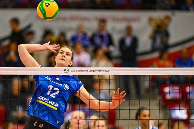 CL Allianz MTV Stuttgart Savino Del Bene Scandicci 13 11 2024 Champions League, Volleyball, Women, Season 2024 25, Allianz MTV Stuttgart in blue vs Savino Del Bene Scandicci ITA, in white , Lucia Varela Copyright: xBEAUTIFULxSPORTS TomxBlochx