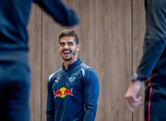 Leipzigs Andre Silva activating RB Leipzig on November 5, 2024 before the Champions League match against Celtic Glasgow Cameron House on Loch Lomond, Glasgow United Kingdom CL RB Leipzig activation
