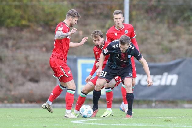 14 11 2024, xtgx, football test match, Hannover 96 1 FC Magdeburg emspor, v l Eric Uhlmann Hannover, 19 , Robert Leipertz Magdeburg, 31 duel, fight, tackle DFL DFB REGULATIONS PROHIBIT ANY USE OF PHOTOGRAPHS as IMAGE SEQUENCES and or QUASI VIDEO Hannover