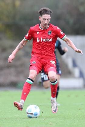 14 11 2024, xtgx, football test match, Hannover 96 1 FC Magdeburg emspor, v l Jannik Rochelt Hannover, 10 am Ball, plays the ball DFL DFB REGULATIONS PROHIBIT ANY USE OF PHOTOGRAPHS as IMAGE SEQUENCES and or QUASI VIDEO Hannover