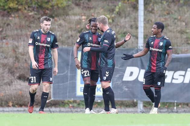 14 11 2024, xtgx, football test match, Hannover 96 1 FC Magdeburg emspor, v l jubilation after the 0 2 by Pierre Nadjombe Magdeburg, 22 DFL DFB REGULATIONS PROHIBIT ANY USE OF PHOTOGRAPHS as IMAGE SEQUENCES and or QUASI VIDEO Hannover