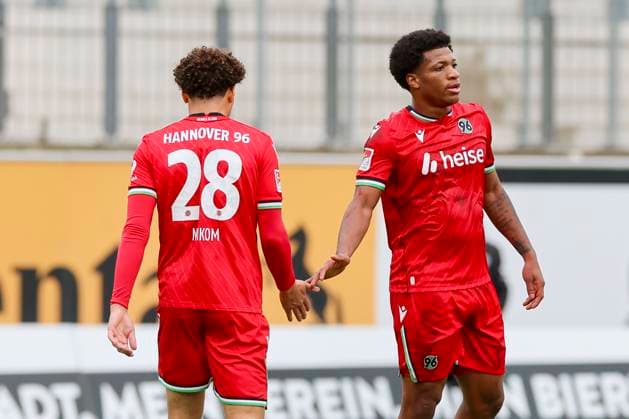 Germany, Hannover, 14 11 2024, Nachwuchsleistungszentrum NLZ, Hannover 96 vs 1 FC Magdeburg Friendly match, Jessic Ngankam Hannover 96 celebrates after scoring his teams second goal with Montell Ndikom Hannover 96 Hannover Nachwuchsleistungszentrum NLZ Germany eu-images-700