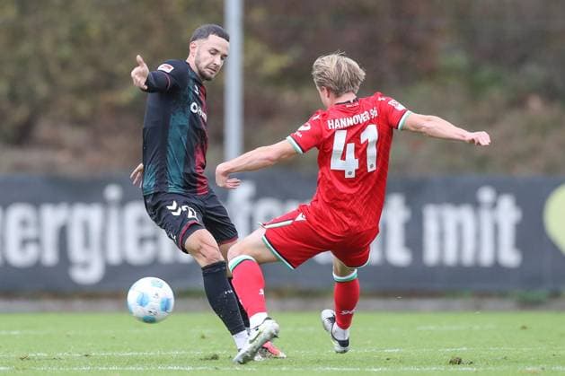 14 11 2024, xtgx, football test match, Hannover 96 1 FC Magdeburg emspor, v l Falko Michel Magdeburg, 21 , Ben Westermeier Hannover, 41 duel, duel, fight, tackle DFL DFB REGULATIONS PROHIBIT ANY USE OF PHOTOGRAPHS as IMAGE SEQUENCES and or QUASI VIDEO Hannover