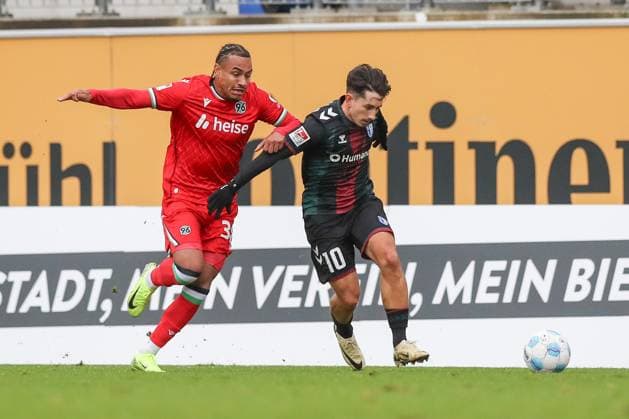 14 11 2024, xtgx, football test match, Hannover 96 1 FC Magdeburg emspor, v l Monju Momuluh Hannover, 38 , Jason Ceka Magdeburg, 10 duel, duel, fight, tackle DFL DFB REGULATIONS PROHIBIT ANY USE OF PHOTOGRAPHS as IMAGE SEQUENCES and or QUASI VIDEO Hannover