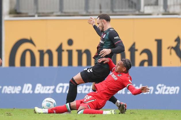 14 11 2024, xtgx, football test match, Hannover 96 1 FC Magdeburg emspor, v l Falko Michel Magdeburg, 21 , Monju Momuluh Hannover, 38 duel, duel, fight, tackle DFL DFB REGULATIONS PROHIBIT ANY USE OF PHOTOGRAPHS as IMAGE SEQUENCES and or QUASI VIDEO Hannover