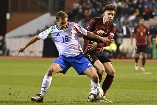 Italian Davide Frattesi and Belgium s Maxim De Cuyper fight for the ball during a soccer game between Belgian national soccer team Red Devils and Italy, match 5 (out of 6) in the League A Group 2 of the UEFA Nations League 2025 competition, Thursday 14 November 2024 in Brussels. BELGA PHOTO DIRK WAEM BELGA PHOTO Bruno Fahy LaPresse BELGIUM OUT  Copyright: xBELGA LaPresse x
