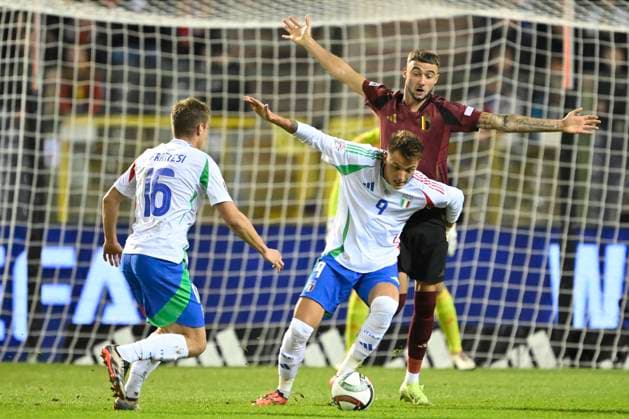 Belgium v Italy - UEFA Nations League 14 11 2024 BRUSSELS, BELGIUM - NOVEMBER 14 : Debast Zeno defender of Belgium in action with Retegui Mateo forward of Italy during the UEFA Nations League tournament League A Phase Group A2 match between Belgium and Italy on November 14, 2024 in Brussels, Belgium, 14 11 2024 Brussels Belgium  Copyright: xNicoxVereeckenx