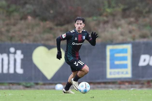 14 11 2024, xtgx, Fußball 2 Bundesliga, Hannover 96 1 FC Magdeburg emspor, v l Jason Ceka Magdeburg, 10 Freisteller, Einzelbild, Ganzkoerper, single frame DFL DFB REGULATIONS PROHIBIT ANY USE OF PHOTOGRAPHS as IMAGE SEQUENCES and or QUASI VIDEO Hannover