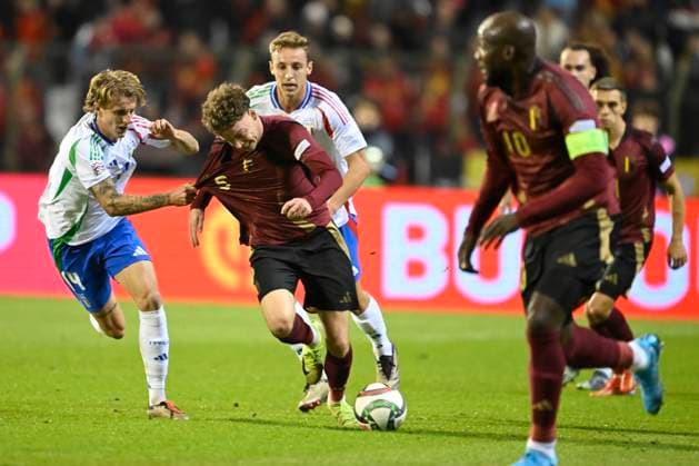 Belgium v Italy - UEFA Nations League 14 11 2024 BRUSSELS, BELGIUM - NOVEMBER 14 : Rovella Nicolo midfielder of Italy in action with De Cuyper Maxim midfielder of Belgium during the UEFA Nations League tournament League A Phase Group A2 match between Belgium and Italy on November 14, 2024 in Brussels, Belgium, 14 11 2024 Brussels Belgium  Copyright: xNicoxVereeckenx