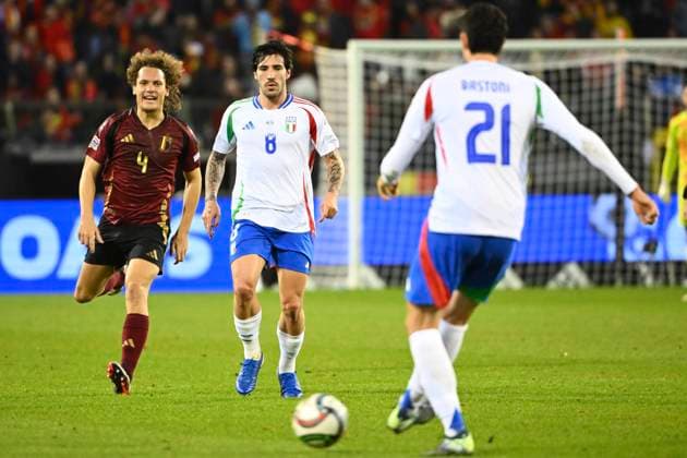 Belgium v Italy - UEFA Nations League 14 11 2024 BRUSSELS, BELGIUM - NOVEMBER 14 : Faes Wout defender of Belgium and Tonali Sandro midfielder of Italy during the UEFA Nations League tournament League A Phase Group A2 match between Belgium and Italy on November 14, 2024 in Brussels, Belgium, 14 11 2024 Brussels Belgium  Copyright: xVincentxKalutx