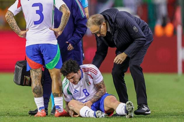 Belgium v Italy - UEFA Nations League 14 11 2024 BRUSSELS, BELGIUM - NOVEMBER 14 : Tonali Sandro midfielder of Italy injured during the UEFA Nations League tournament League A Phase Group A2 match between Belgium and Italy on November 14, 2024 in Brussels, Belgium, 14 11 2024 Brussels Belgium  Copyright: xTomasxSiskx