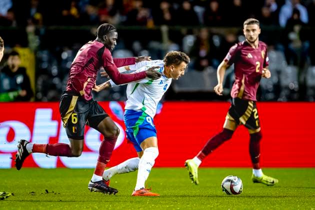 Belgium midfielder Amadou Onana, Italy forwarder Mateo Retegui, during the match Belgium Italy at the King Baudouin Stadiu for the UEFA Nations League League A Group A2 season 2024 2025 in BRUSSELS, Netherlands on 14 november 2024, photo by Marcel van Dorst EYE4images DeFodi Images not used in POL SRB CRO FRA GBR NED ITA USA Defodi 746 200383 Defodi-746 not used in POL SRB CRO FRA GBR NED ITA USA