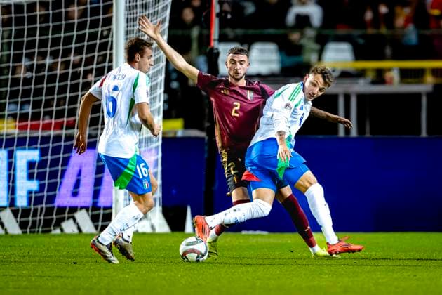 Belgium defender Zeno Debast, Italy forwarder Mateo Retegui, during the match Belgium Italy at the King Baudouin Stadiu for the UEFA Nations League League A Group A2 season 2024 2025 in BRUSSELS, Netherlands on 14 november 2024, photo by Marcel van Dorst EYE4images DeFodi Images not used in POL SRB CRO FRA GBR NED ITA USA Defodi 746 200391 Defodi-746 not used in POL SRB CRO FRA GBR NED ITA USA