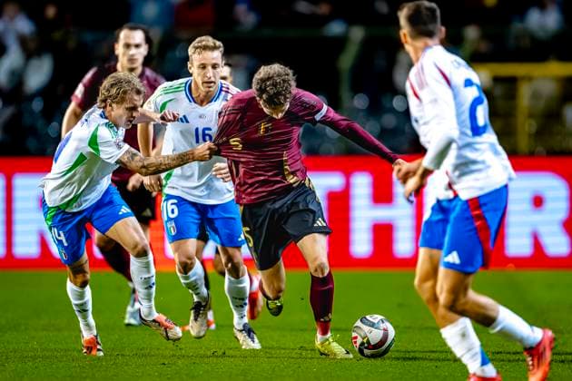 Italy defender Matteo Gabbia, Belgium midfielder Maxim de Cuyper, during the match Belgium Italy at the King Baudouin Stadiu for the UEFA Nations League League A Group A2 season 2024 2025 in BRUSSELS, Netherlands on 14 november 2024, photo by Marcel van Dorst EYE4images DeFodi Images not used in POL SRB CRO FRA GBR NED ITA USA Defodi 746 200398 Defodi-746 not used in POL SRB CRO FRA GBR NED ITA USA