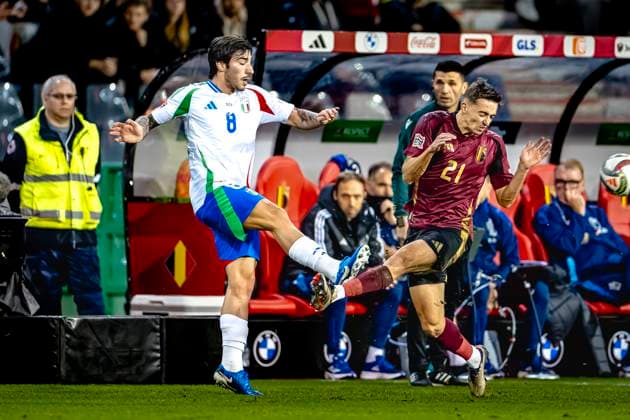 Italy midfielder Sandro Tonali, Belgium defender Timothy Castagne, during the match Belgium Italy at the King Baudouin Stadiu for the UEFA Nations League League A Group A2 season 2024 2025 in BRUSSELS, Netherlands on 14 november 2024, photo by Marcel van Dorst EYE4images DeFodi Images not used in POL SRB CRO FRA GBR NED ITA USA Defodi 746 200401 Defodi-746 not used in POL SRB CRO FRA GBR NED ITA USA
