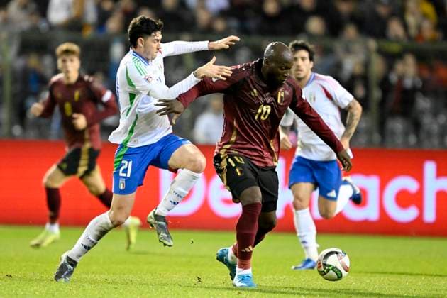 Belgium v Italy - UEFA Nations League 14 11 2024 BRUSSELS, BELGIUM - NOVEMBER 14 : Bastoni Alessandro defender of Italy in action with Lukaku Romelu, forward of Belgium during the UEFA Nations League tournament League A Phase Group A2 match between Belgium and Italy on November 14, 2024 in Brussels, Belgium, 14 11 2024 Brussels Belgium  Copyright: xNicoxVereeckenx
